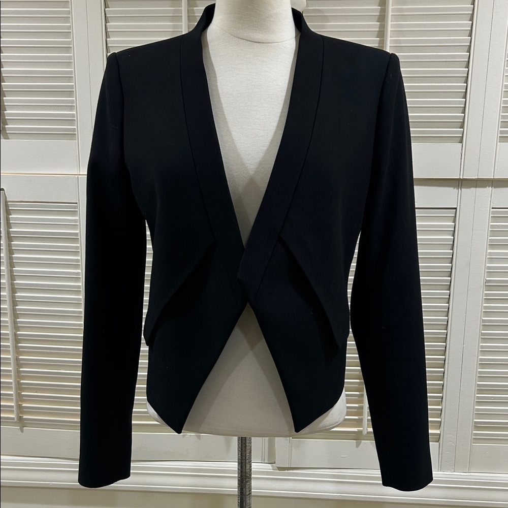 New BCBG Maxazria Elegant Black Women's Blazer in perfect condition - Picture 3 of 11